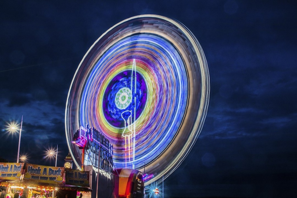 unsplash_wUxjjn4MUac_fairground ride