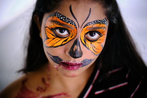 unsplash_mrQZMsVxXfw_child face paint butterfly