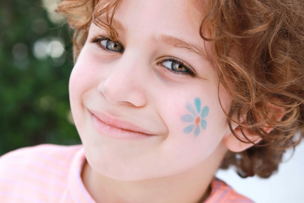 unsplash_stD6GQZlR0Q_child face paint butterfly