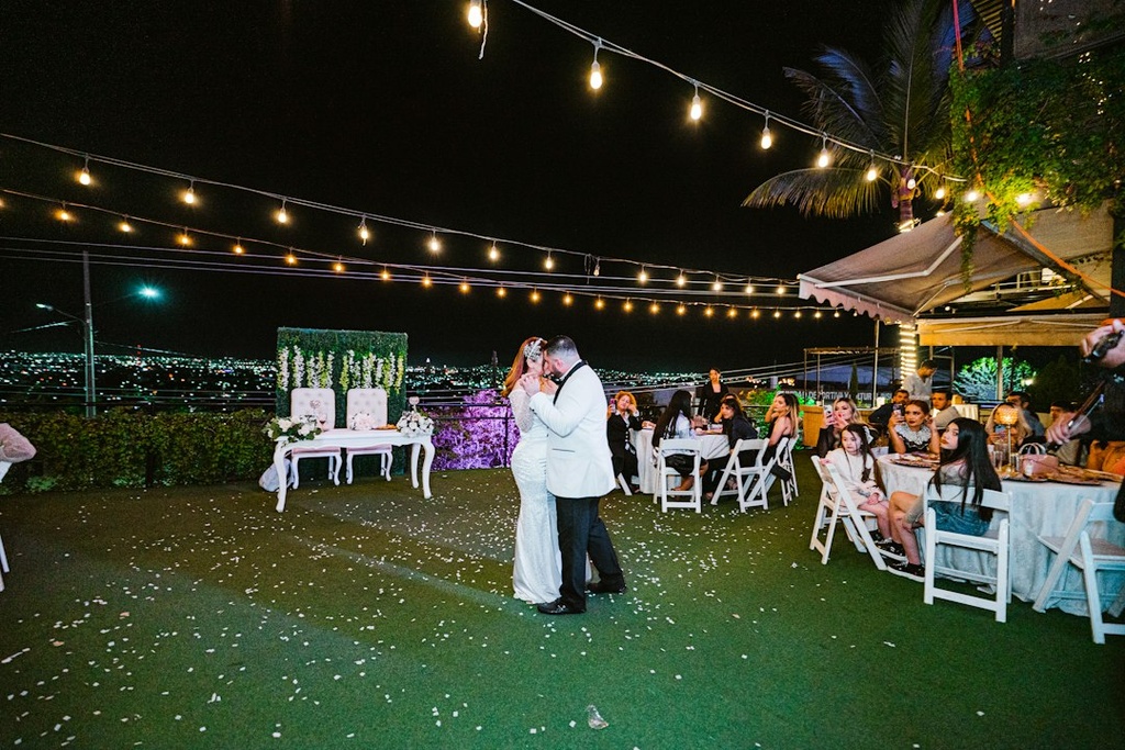 unsplash_k0SyhTGHBjU_string lights wedding reception