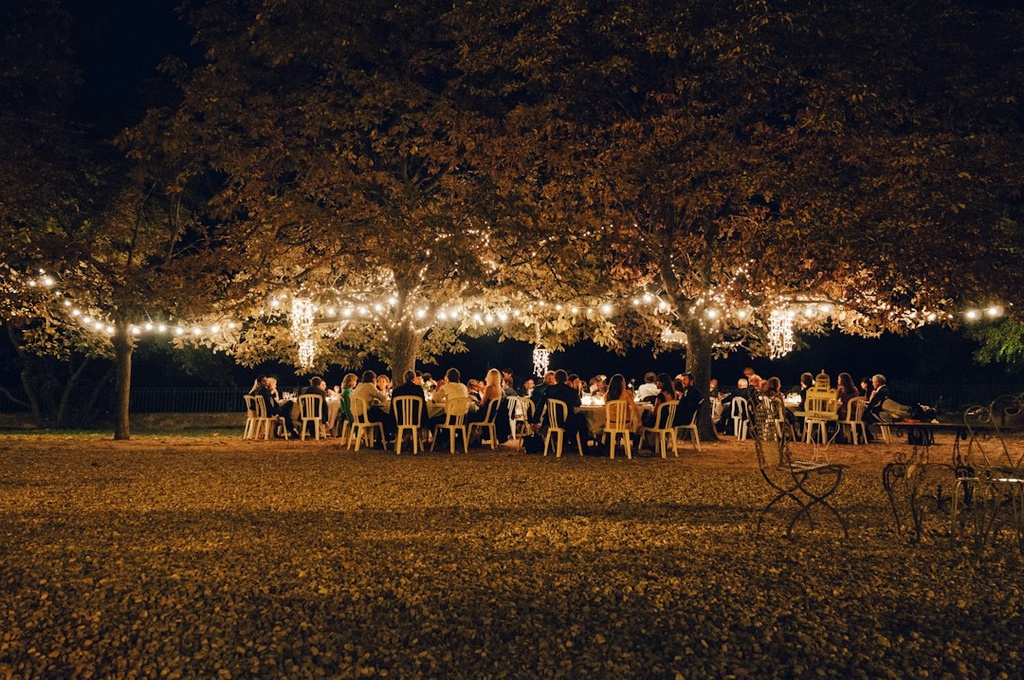 unsplash_Xaz9hnAl7qg_string lights wedding reception