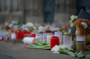 unsplash_VH6PqLkz1lo_memorial service flowers