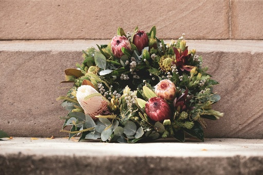 unsplash_kK3G6WTYSfU_memorial service flowers