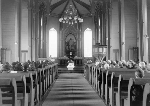 unsplash_8kDhWwm23Lo_funeral church flowers
