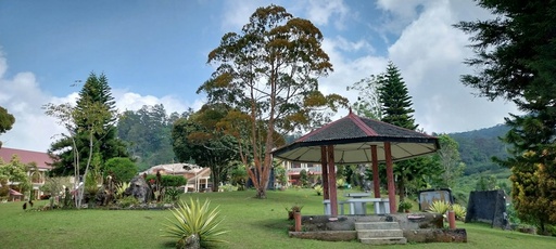 unsplash_CapWSFXZ2jI_garden gazebo