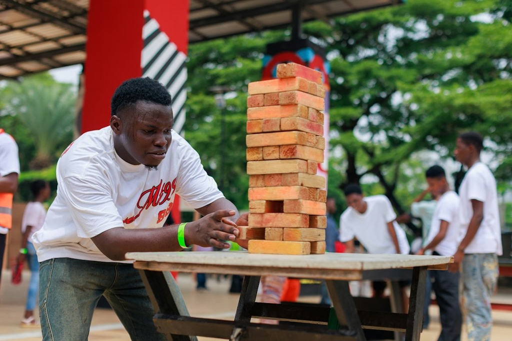 unsplash_9AbbFL2lIhQ_giant jenga