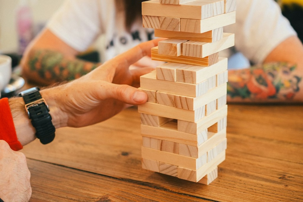 unsplash_kqsKihcwA7c_giant jenga