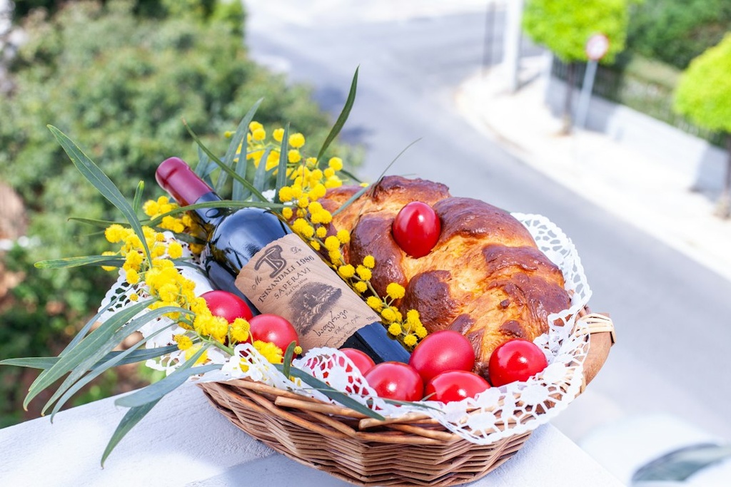 unsplash_VK27c6b_hrk_gift basket