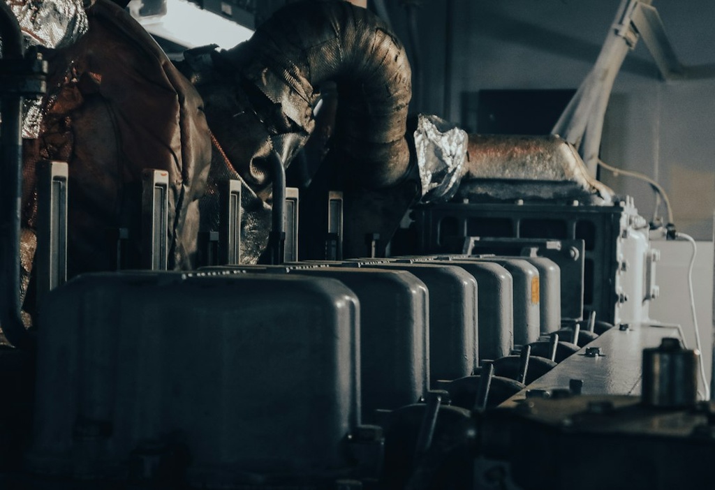 unsplash_bt7yXL17BGQ_diesel generator