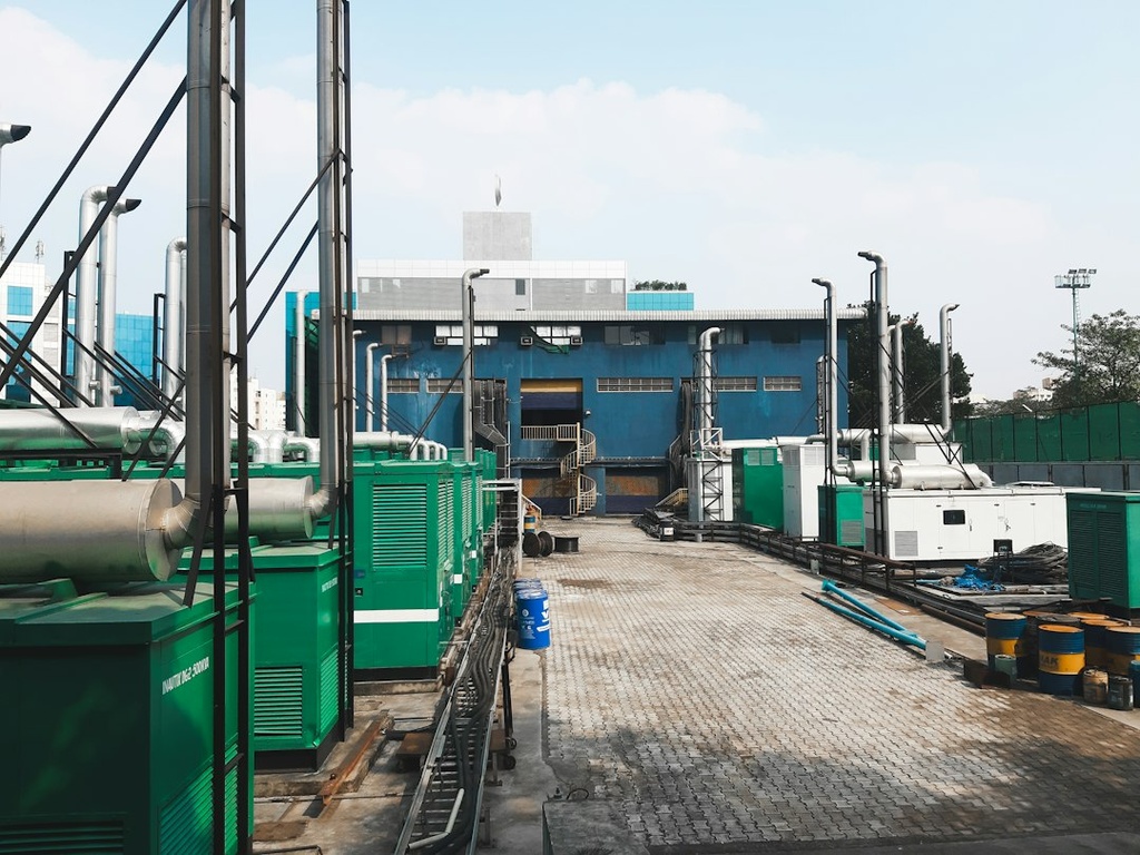unsplash_wUuq69GGLnU_diesel generator