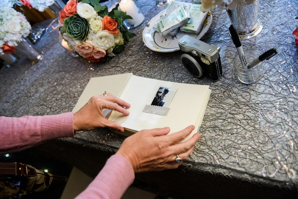 unsplash_0G4lZX2i9B8_wedding guest book