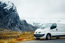 unsplash_Dp7d8vPhiM0_shuttle van