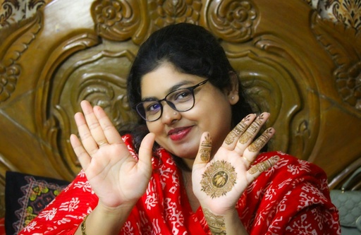 unsplash_BcN_VPX32ys_henna hands