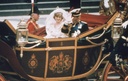 unsplash_lBiP-INLseg_horse carriage wedding