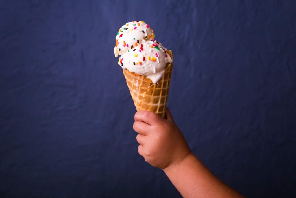 unsplash_AfhSPYdkxiU_ice cream cones