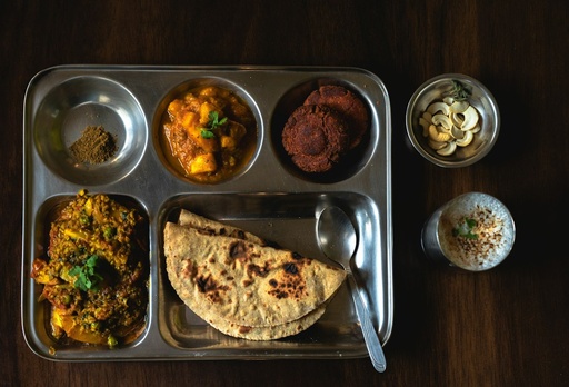 unsplash_bKmSUcAGrvI_indian food thali