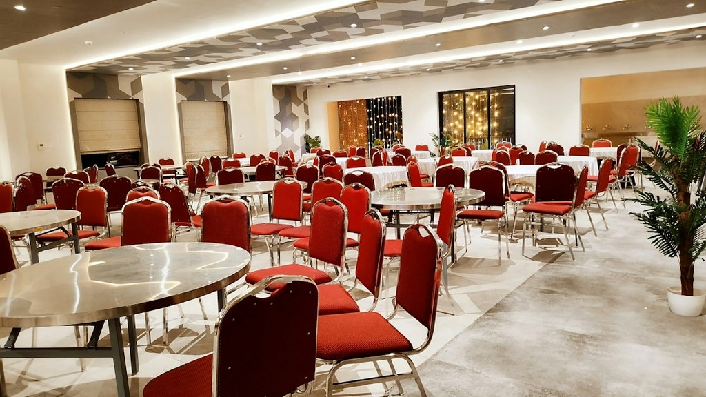 unsplash_S3Qh6mNZbLc_banquet hall