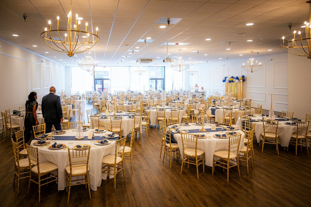 unsplash_cQxEJoQZ_-E_banquet hall