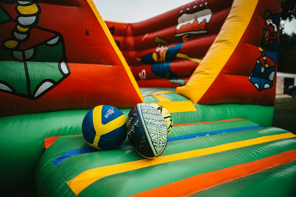 unsplash_WwAaGrrewoc_inflatable games