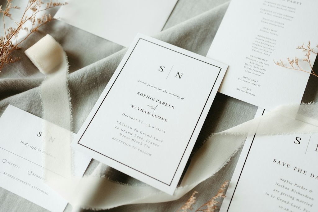unsplash_oUhlJR1XajY_wedding invitation