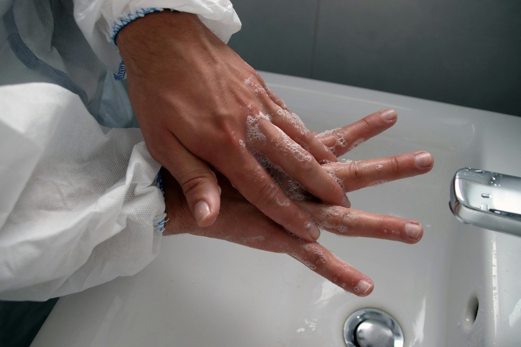 unsplash_56GvuA8PkyI_hand washing