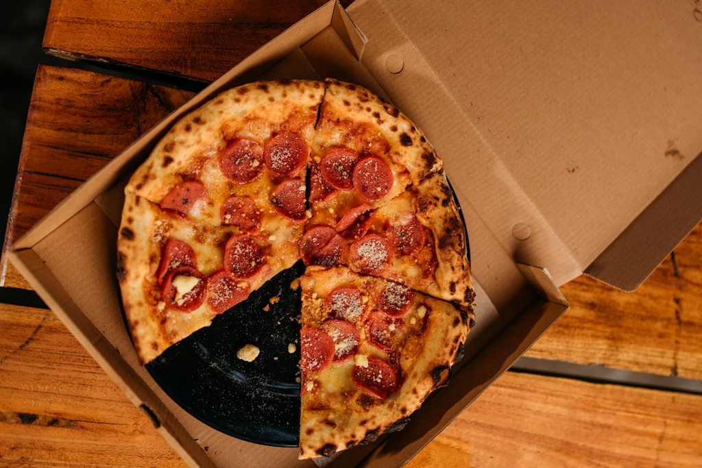 unsplash_-gGAtqnlHlE_wood fired pizza
