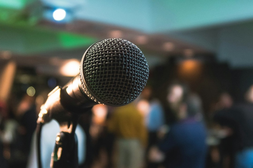 unsplash_LETdkk7wHQk_karaoke