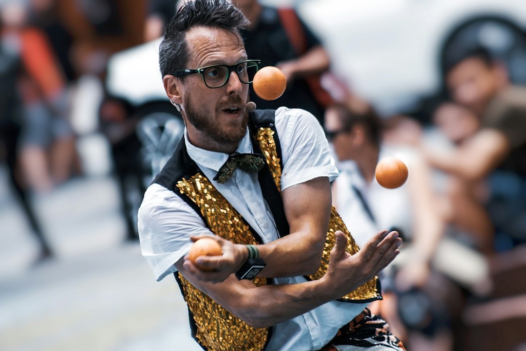 unsplash_hiFZxXC6pGw_juggler