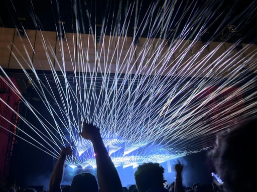 unsplash_ItoQVujpnzY_laser show concert