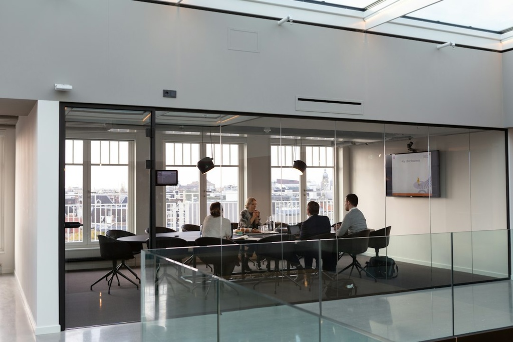 unsplash_ONe-snuCaqQ_seminar room
