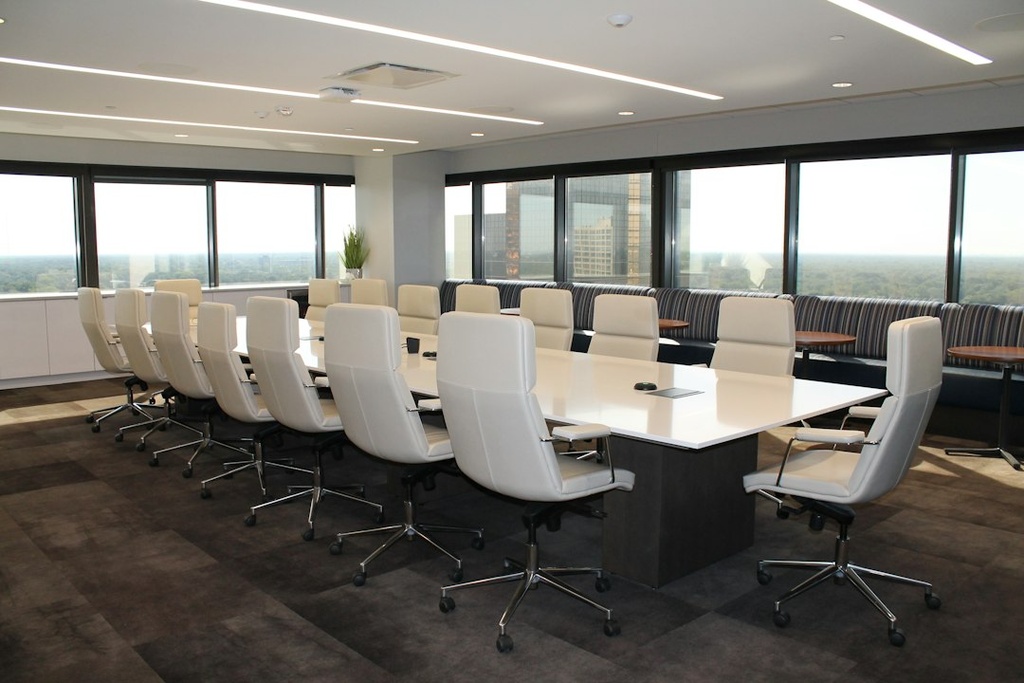 unsplash_bIZJRVBLfOM_seminar room
