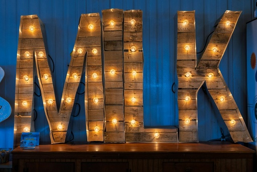 unsplash_NLQcNfr9ZjY_marquee light up letters