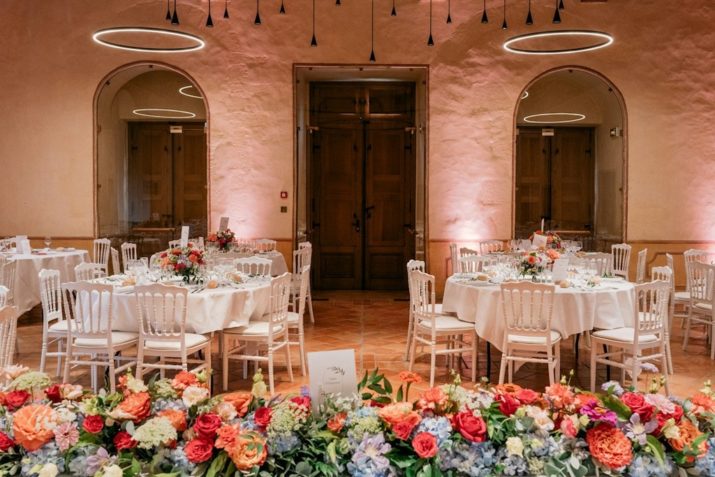 unsplash_FeO_txj9yVc_wedding lighting decor