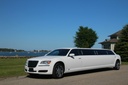 unsplash_FZ5MkHkeyKM_limousine