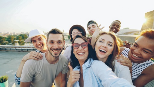unsplash_-WBVWFBfoEc_group travel friends