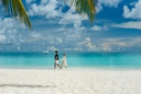 unsplash_JgoimfNBnWs_honeymoon couple beach