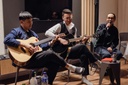 unsplash_9i2yHWBO7LM_acoustic guitarist singing