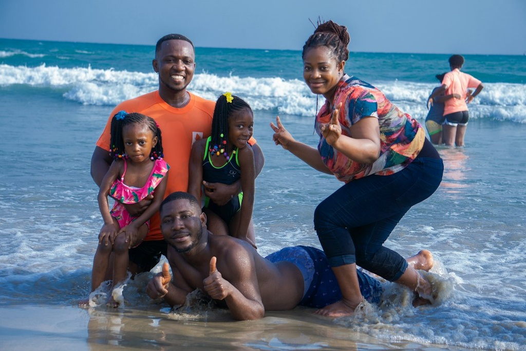 unsplash_X47o1phzMTU_black family vacation