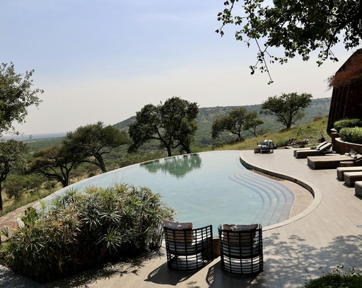 unsplash_Ti9XCg6QOn4_safari lodge