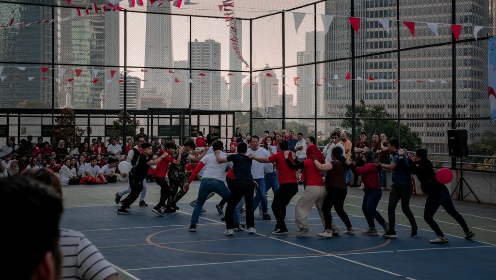 unsplash_tjDpsGFTCO4_team building outdoor