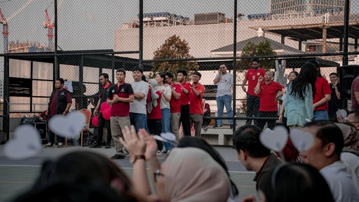 unsplash_yLArPklnXGI_team building outdoor