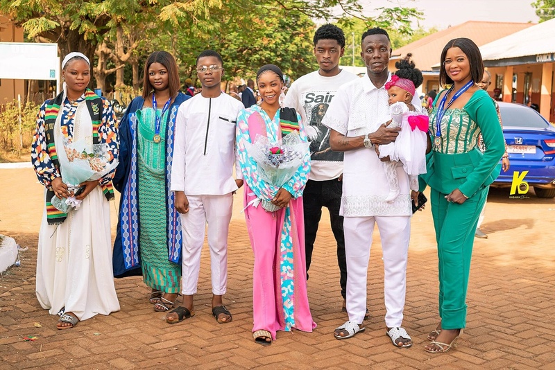 The proudest family photo (photo: Sir Amugi, CC BY-SA 4.0)