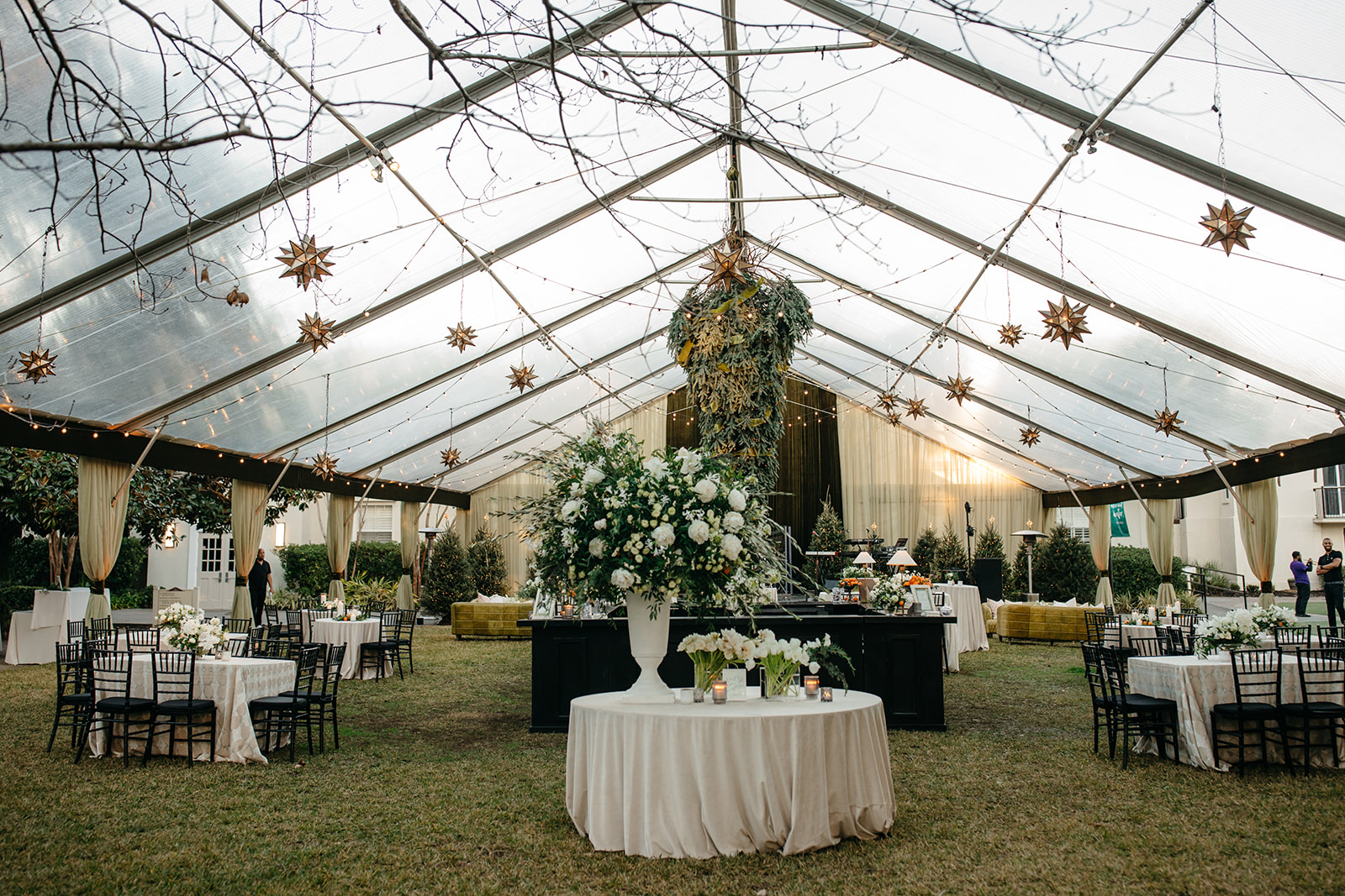 Elegant Garden Wedding Décor